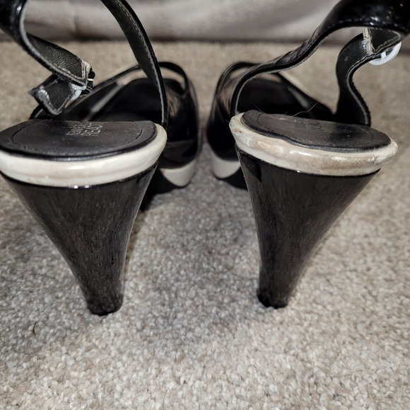 Kenneth Cole Reaction Heels - Picture 3 of 4